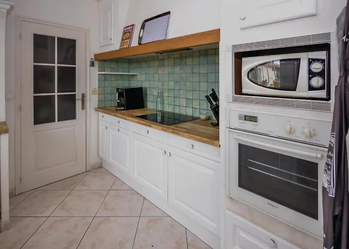 5 Bedroom Gorgeous In Poulx