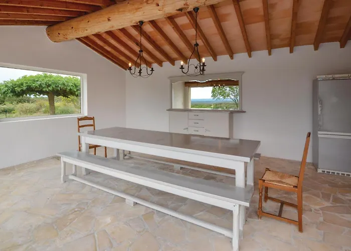 5 Bedroom Gorgeous In Poulx