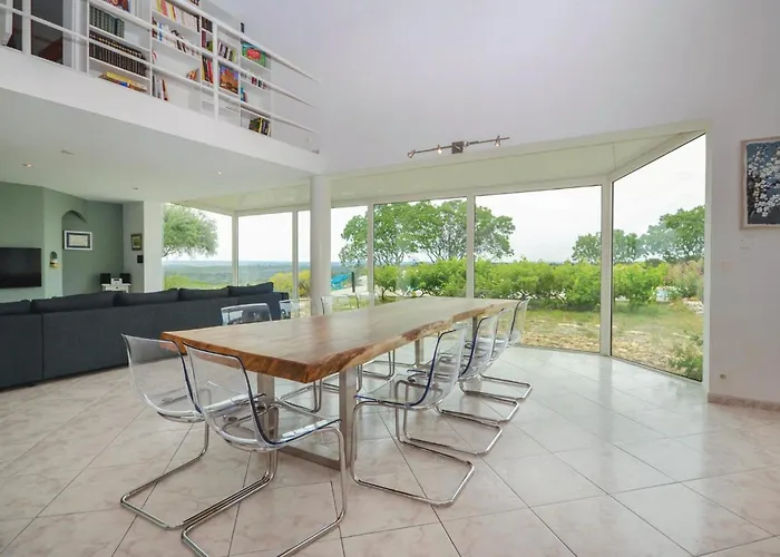 5 Bedroom Gorgeous In Poulx